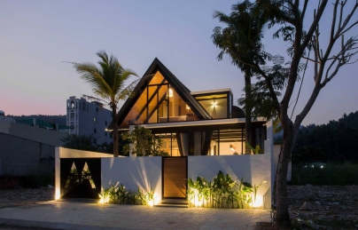 Ngôi nhà gác mái được xây dựng trên khu đất 180m2